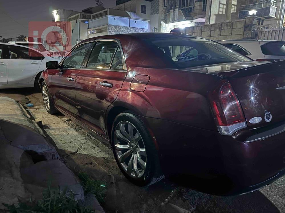 کرایسلەر 300